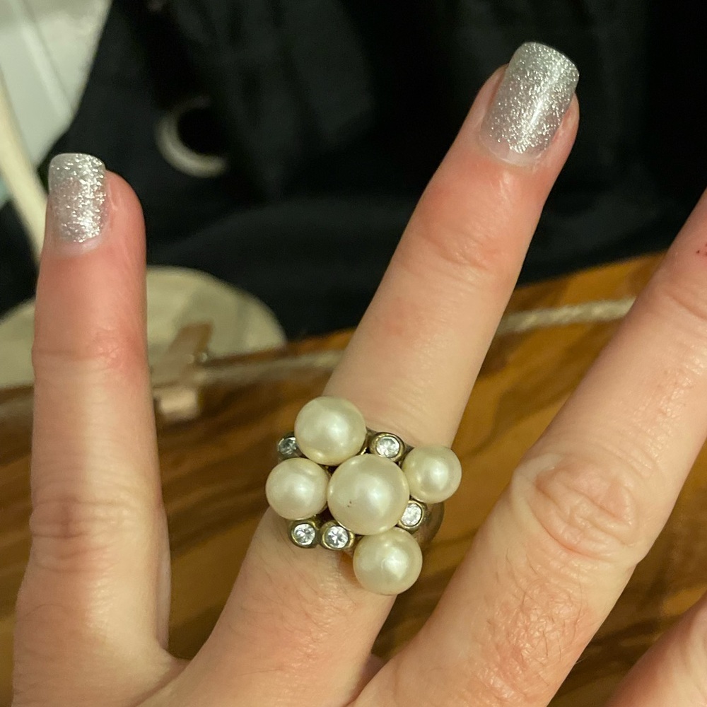 Lia Sophia Billow Cluster fashion ring Size 6